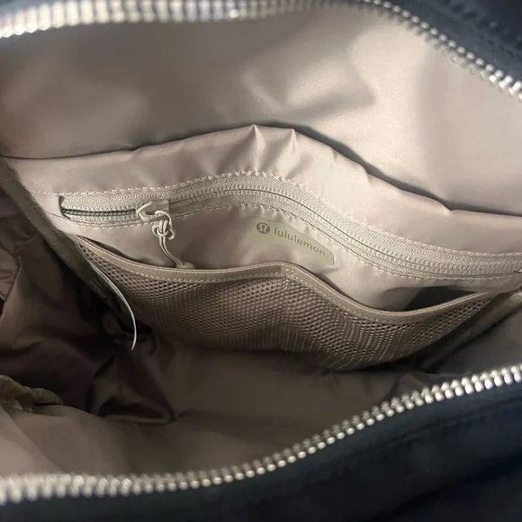 lululemon athletica everywhere backpack 11.5 L - Picture 6 of 8